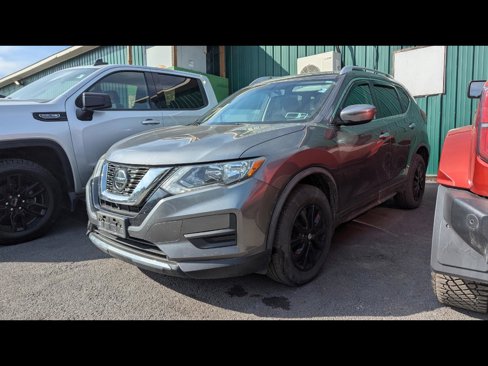 Used 2018 Nissan Rogue SV image 1