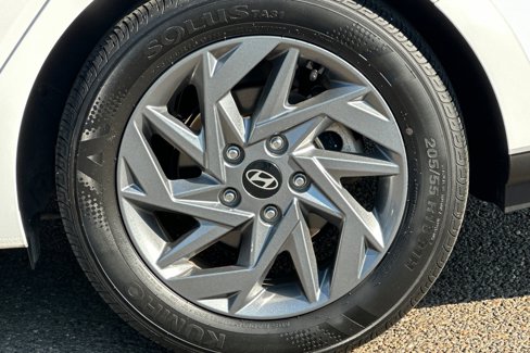 Used 2024 Hyundai Elantra SEL image 26