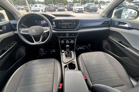 Certified 2023 Volkswagen Taos SE w/ Panoramic Sunroof Package image 3