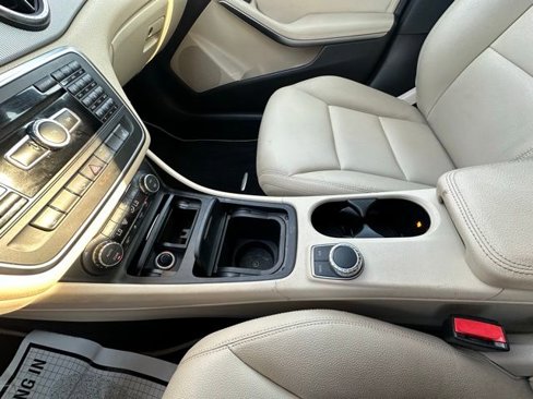 Used 2014 Mercedes-Benz CLA 250 image 29