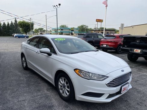 Used 2018 Ford Fusion S image 3