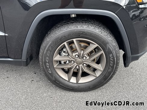 Used 2016 Jeep Grand Cherokee Laredo 75th Anniversary image 11