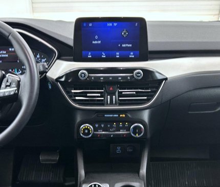 Used 2022 Ford Escape SE w/ Cold Weather Package image 12