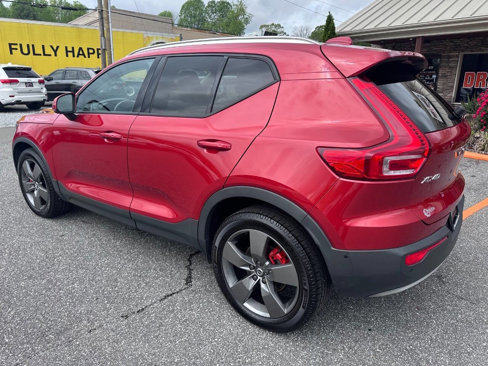 Used 2019 Volvo XC40 T4 Momentum image 8