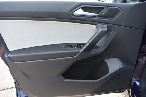 Used 2021 Volkswagen Tiguan SE image 11