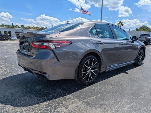 Used 2024 Toyota Camry SE image 5