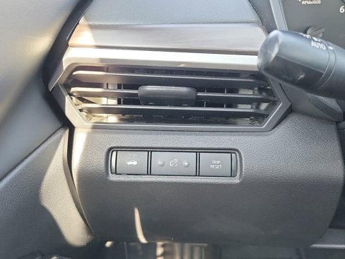 Used 2024 Nissan Altima 2.5 SV image 14