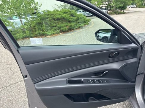 Certified 2025 Hyundai Elantra Sport image 31