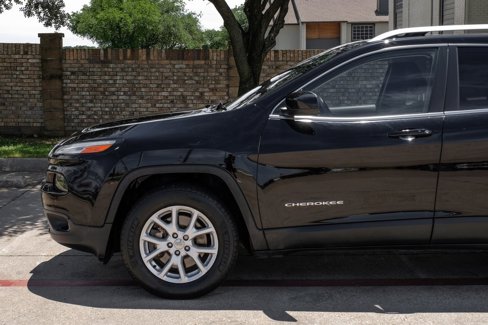 Used 2017 Jeep Cherokee Latitude w/ Comfort/Convenience Group image 21