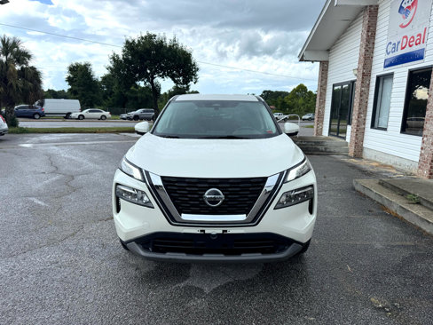Used 2021 Nissan Rogue SV image 2