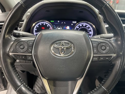 Used 2019 Toyota Camry XLE image 18