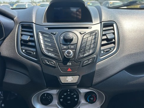 Used 2015 Ford Fiesta SE image 13