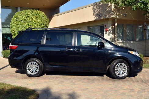 Used 2015 Toyota Sienna XLE image 12
