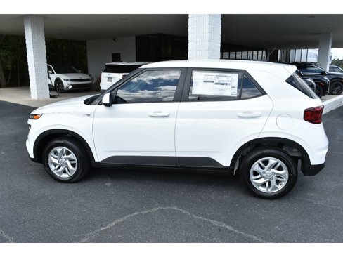 New 2025 Hyundai Venue SE image 2