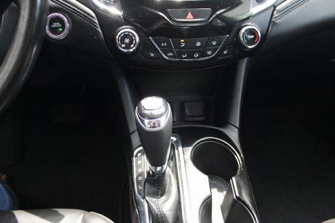 Used 2018 Chevrolet Cruze Premier image 34