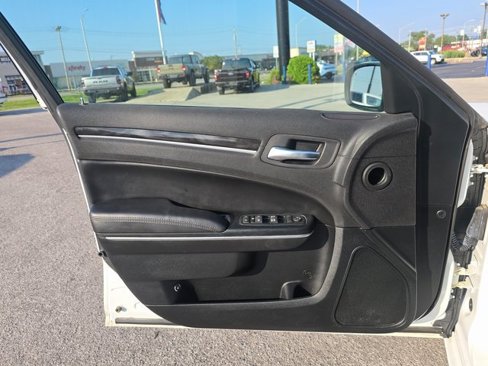 Used 2016 Chrysler 300 Limited image 11