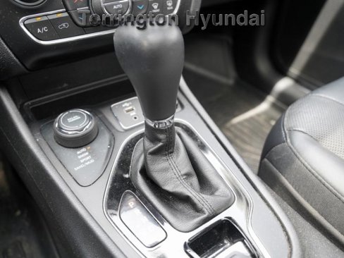 Used 2019 Jeep Cherokee Limited image 25