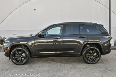 Used 2024 Jeep Grand Cherokee Limited w/ Luxury Tech Group II image 5