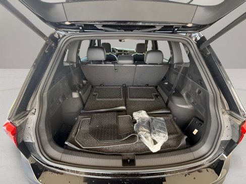 Used 2024 Volkswagen Tiguan SE R-Line image 28