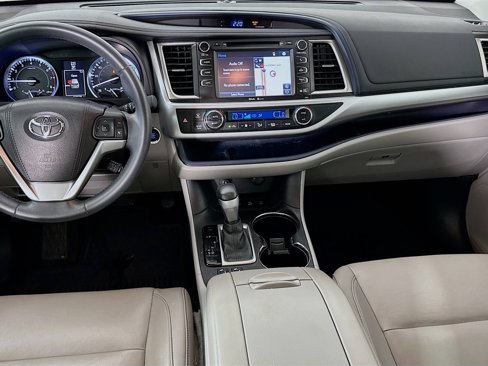 Used 2015 Toyota Highlander XLE image 27