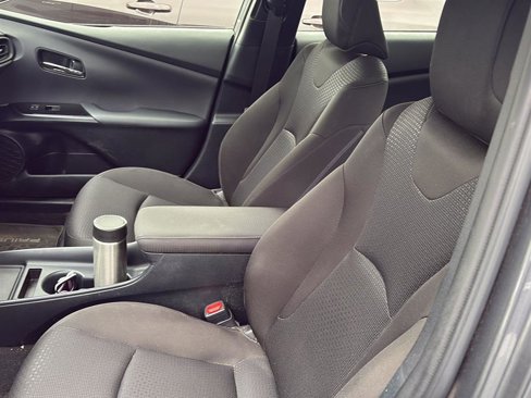 Used 2019 Toyota Prius LE image 5