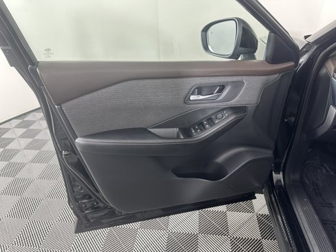 Used 2022 Nissan Rogue SV image 19