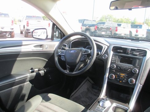 Used 2017 Ford Fusion SE image 17
