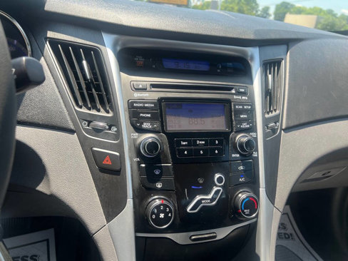 Used 2012 Hyundai Sonata GLS image 16