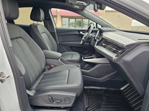 Used 2024 Audi Q4 e-tron Premium Plus image 15
