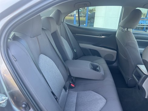 Used 2018 Toyota Camry LE image 30