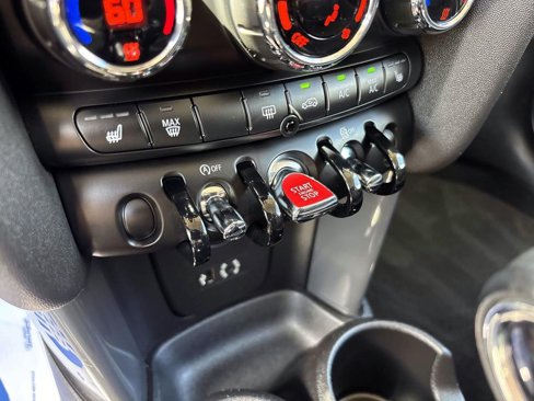 Used 2018 MINI Cooper 4-Door Hardtop image 23