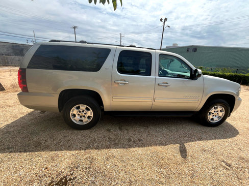 Used 2014 Chevrolet Suburban LT image 10