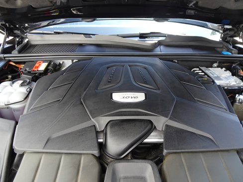Used 2022 Porsche Cayenne Platinum Edition image 25
