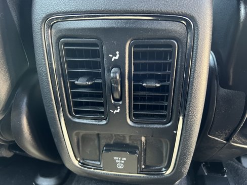 Used 2020 Jeep Grand Cherokee Laredo image 14