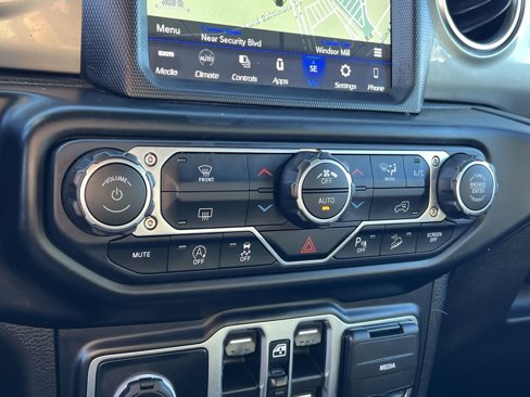 Used 2020 Jeep Wrangler Unlimited Sahara image 21