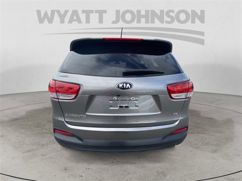 Used 2017 Kia Sorento LX image 8