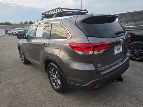 Used 2017 Toyota Highlander XLE image 3