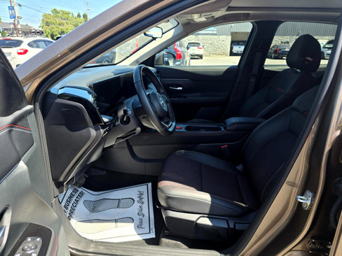 Used 2025 Nissan Kicks SR w/ SR Premium Package image 12