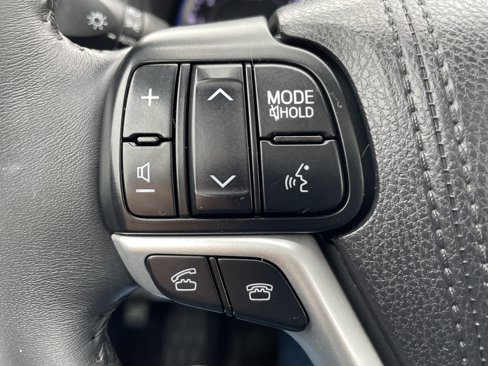 Used 2016 Toyota Highlander XLE image 11