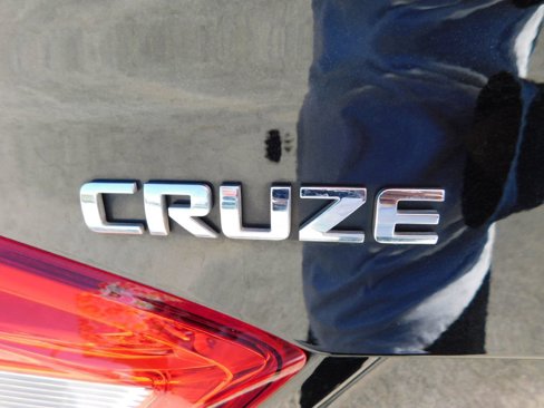 Used 2018 Chevrolet Cruze LS image 10