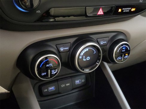 Certified 2022 Hyundai Venue SEL image 23