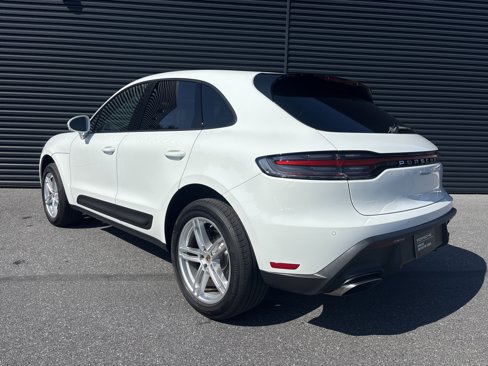 Used 2025 Porsche Macan image 3
