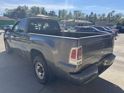 Used 2007 Mitsubishi Raider LS image 5