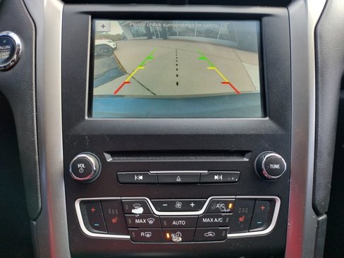 Used 2017 Ford Fusion SE w/ Fusion SE Technology Package image 4