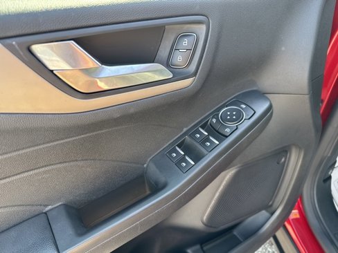 Used 2022 Ford Escape SEL image 18