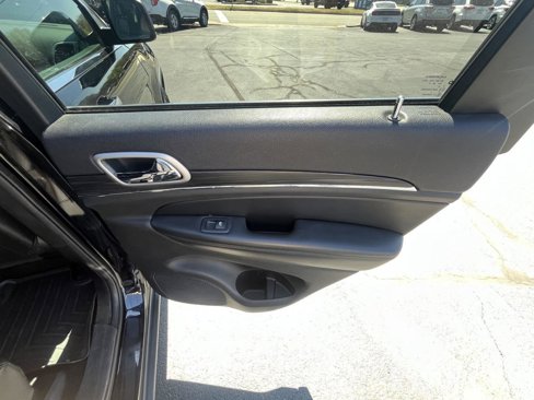Used 2019 Jeep Grand Cherokee Limited image 13