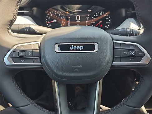 New 2025 Jeep Compass Latitude image 23