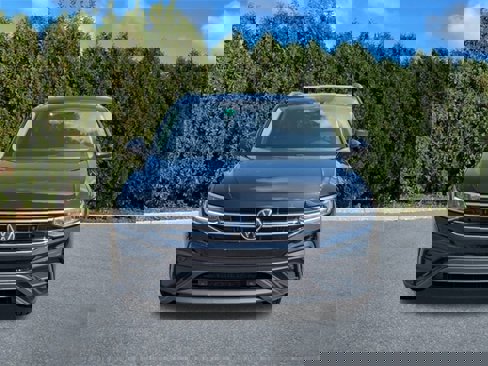 Used 2022 Volkswagen Tiguan SE image 2