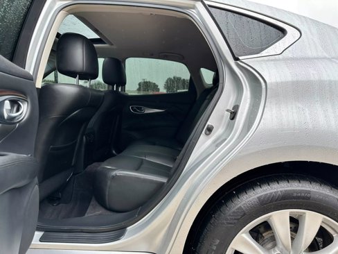 Used 2011 INFINITI M56 x image 18