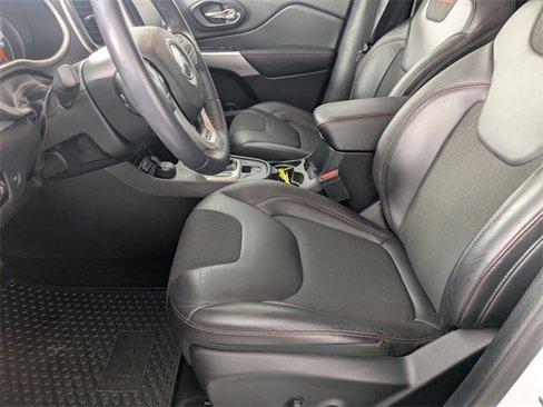 Used 2018 Jeep Cherokee Trailhawk w/ Comfort/Convenience Group image 12